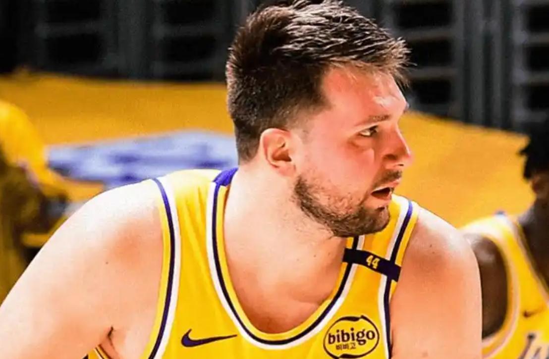 爱游戏官网下载-赵睿冲撞裁判停赛5场罚10万